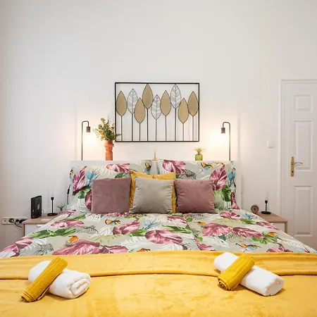 Cosmopolitan - Chic Getaway In A Fancy Neighbourhood Budapest