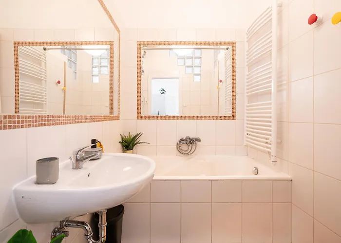דירה Cosmopolitan - Chic Getaway In A Fancy Neighbourhood *