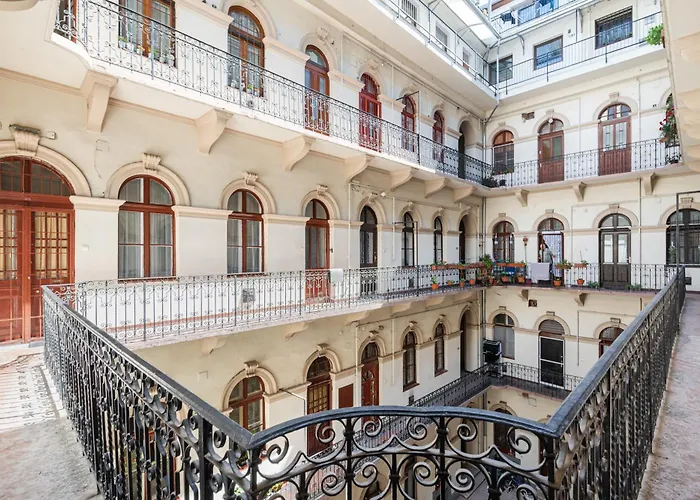 דירה Cosmopolitan - Chic Getaway In A Fancy Neighbourhood *