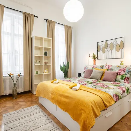 Apartment Cosmopolitan - Chic Getaway In A Fancy Neighbourhood Budapest