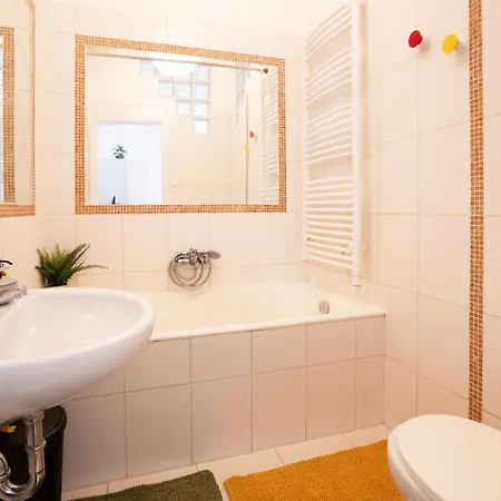 Cosmopolitan - Chic Getaway In A Fancy Neighbourhood * Budapeszt