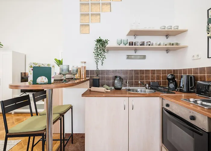 Cosmopolitan - Chic Getaway In A Fancy Neighbourhood *