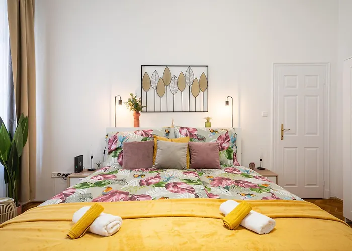 Cosmopolitan - Chic Getaway In A Fancy Neighbourhood Budapest